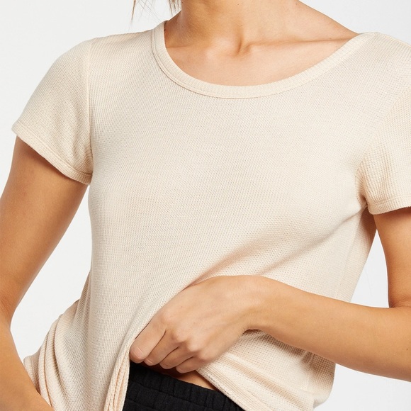 Volcom lived in lounge - Picture 3 of 4